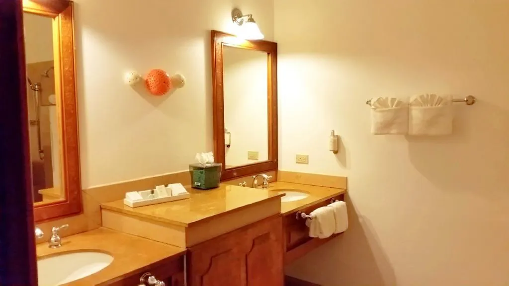 Idle Awhile Villas نيغريل منتجع